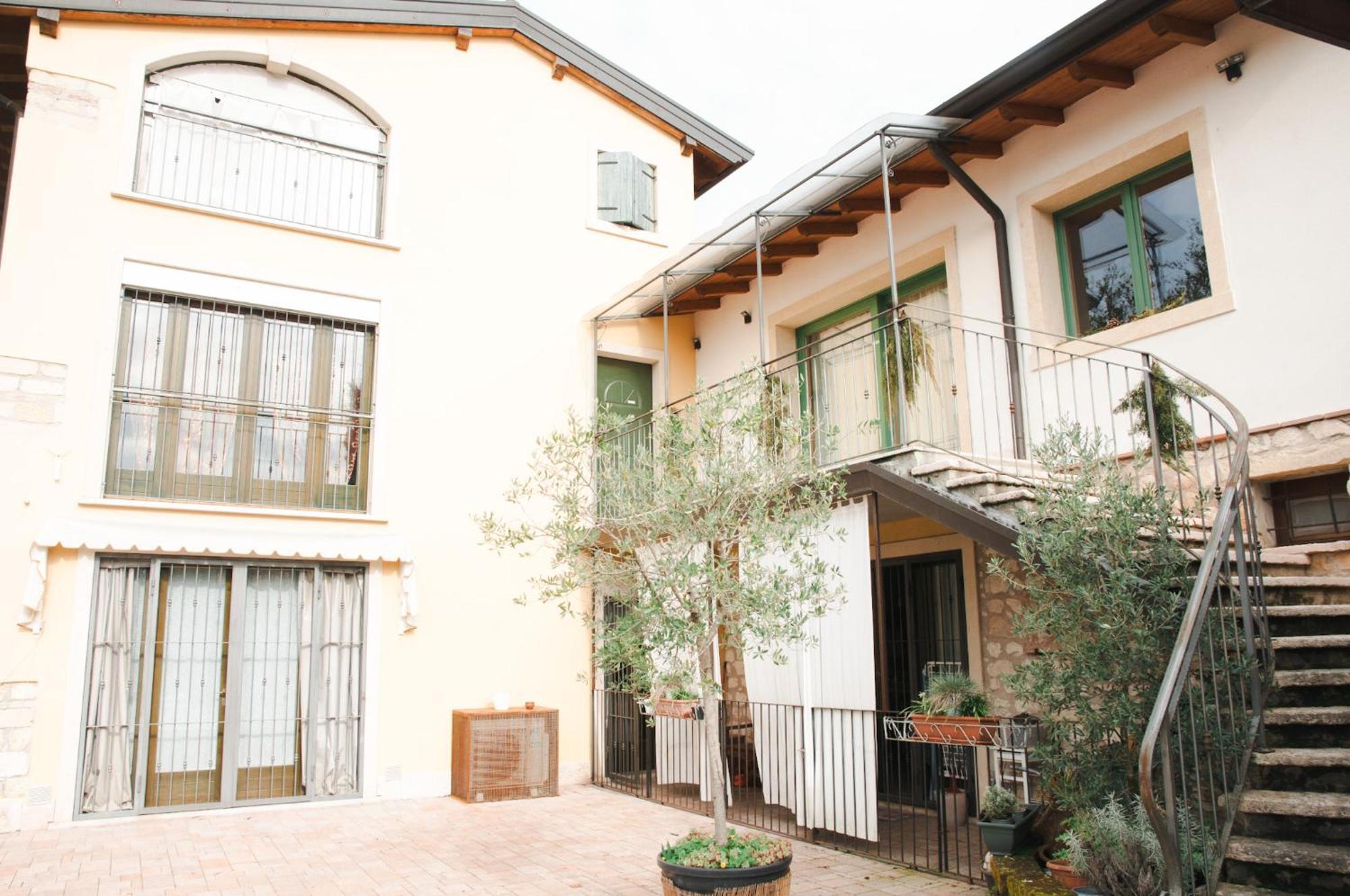 Casale Manzoni Apartment Верона Екстериор снимка